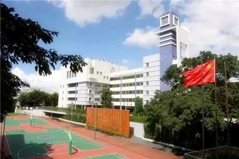 帶上移動錄播去辦畢業(yè)典禮和期末表彰大會，全校2000名師生就都能看直播！